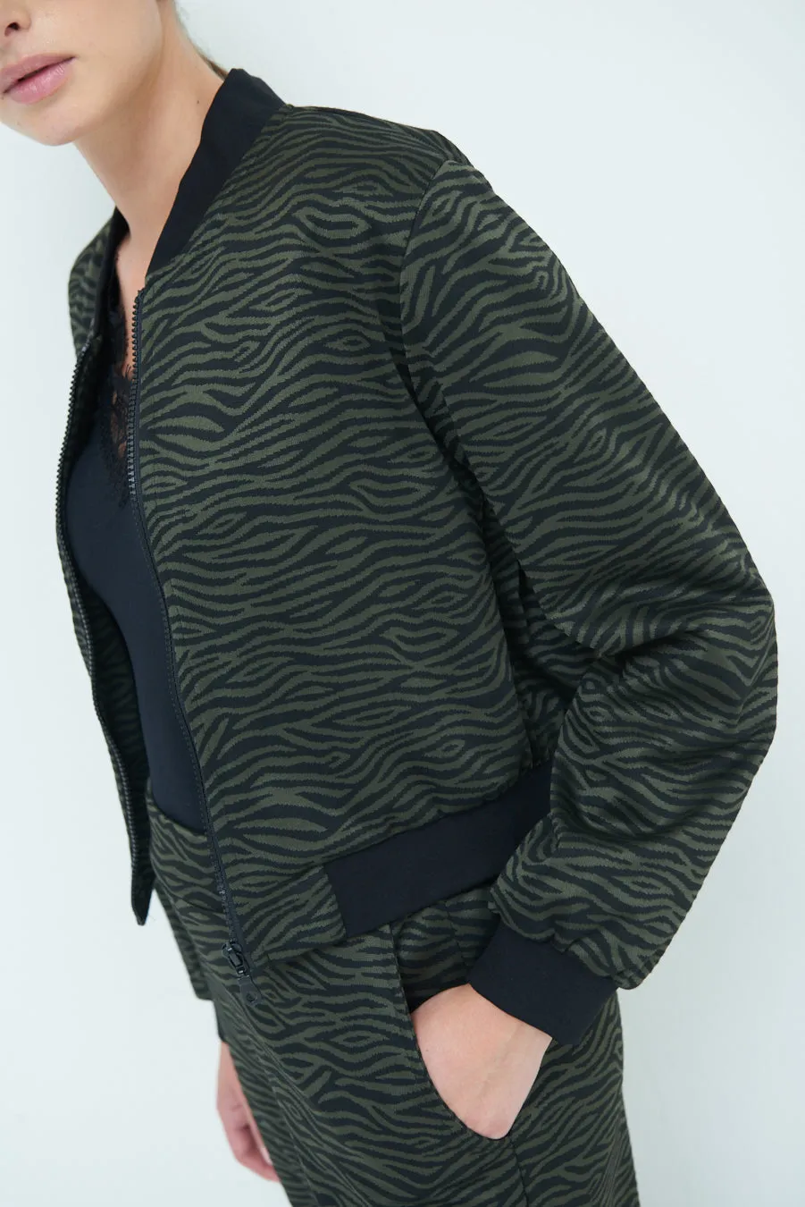 Chic bomber jacket with ribbed cuffs wholesale