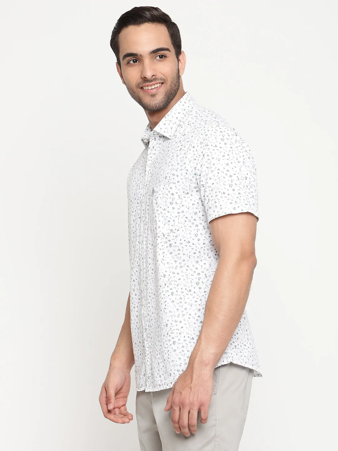 Men's White Casual Floral Print Half Sleeve Shirt