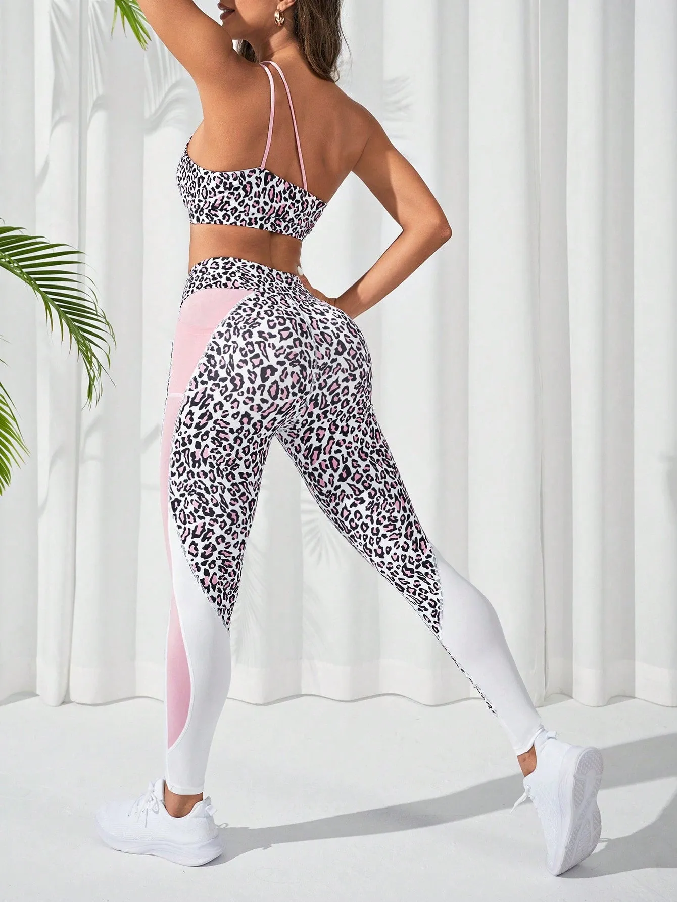 Yoga Trendy Leopard Print One Shoulder Cut Out Sports Set